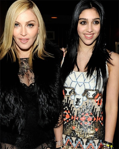 Madonna không vui khi con gái hút thuốc - 1 Madonna không vui khi con gái hút thuốc