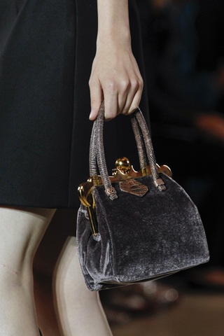 Những chiếc túi xinh xắn của Miu Miu