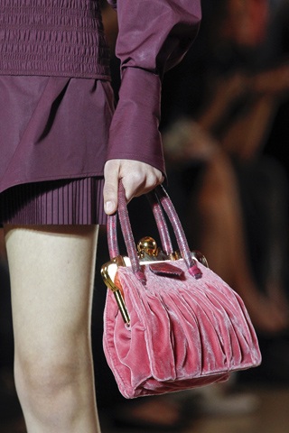 Những chiếc túi xinh xắn của Miu Miu