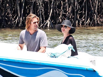 Bố Angelina Jolie không được con gái báo tin đính hôn - 2 Bố Angelina Jolie không được con gái báo tin đính hôn