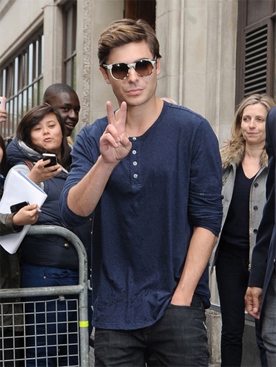 Vòng quanh thế giới giải trí ngày 25/4