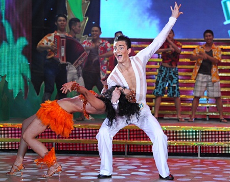 Anh Thư “nóng rực” với điệu Lambada - 7 Anh Thư “nóng rực” với điệu Lambada
