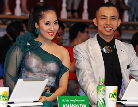Cận cảnh váy voan gợi cảm của Khánh Thy - 4 Cận cảnh váy voan gợi cảm của Khánh Thy