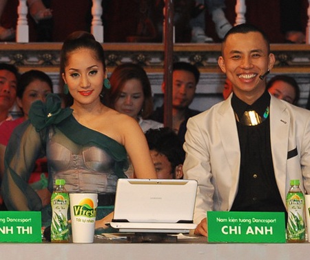 Cận cảnh váy voan gợi cảm của Khánh Thy - 6 Cận cảnh váy voan gợi cảm của Khánh Thy