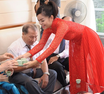 Phạm Quỳnh Anh rạng ngời trong lễ ăn hỏi - 4 Phạm Quỳnh Anh rạng ngời trong lễ ăn hỏi