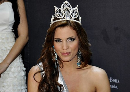 “Phế” Hoa hậu kết hôn, Dominica trao vương miện cho Á hậu 1