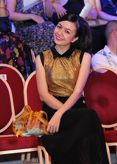 Sau váy voan gây tranh cãi, Khánh Thi diện áo dài - 7 Sau váy voan gây tranh cãi, Khánh Thi diện áo dài - 7