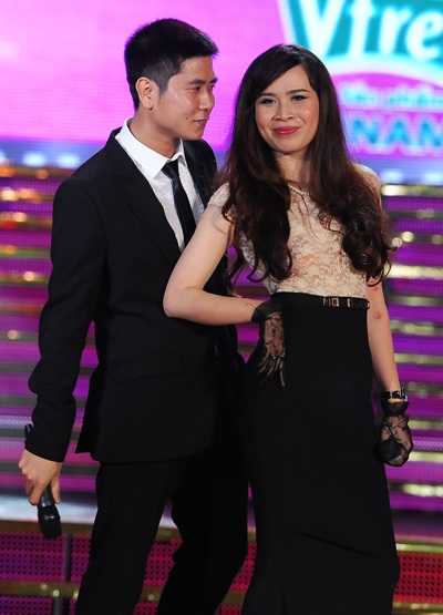 Bất ngờ với màn song ca của vợ chồng Lưu Hương Giang - Hồ Hoài Anh - 6 Bất ngờ với màn song ca của vợ chồng Lưu Hương Giang - Hồ Hoài Anh - 6