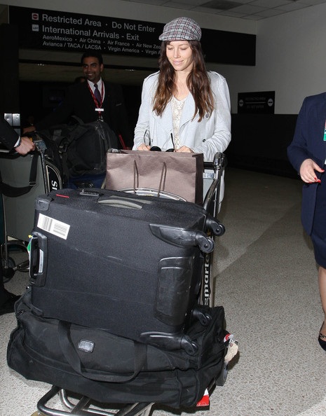 Vòng quanh thế giới giải trí ngày 12/4