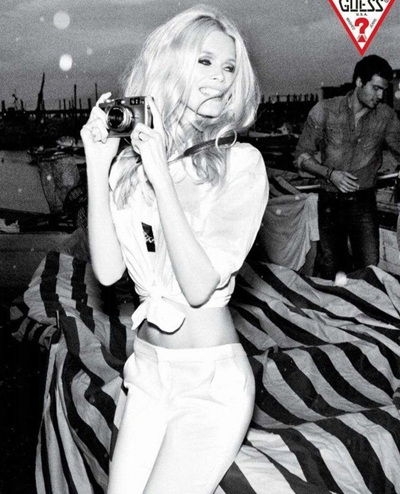 Khó tin bởi vẻ trẻ đẹp của siêu mẫu 41 tuổi Claudia Schiffer - 5 Khó tin bởi vẻ trẻ đẹp của siêu mẫu 41 tuổi Claudia Schiffer