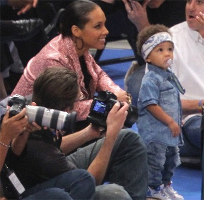 Vòng quanh thế giới giải trí ngày 7/5 - 2 Vòng quanh thế giới giải trí ngày 7/5