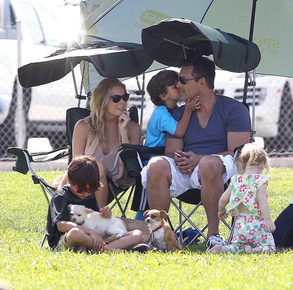 Vòng quanh thế giới giải trí ngày 7/5 - 5 Vòng quanh thế giới giải trí ngày 7/5