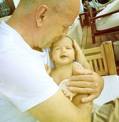 Vòng quanh thế giới giải trí ngày 11/5