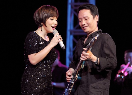 Mỹ Linh biến ảo trong liveshow tại TPHCM - 6 Mỹ Linh biến ảo trong liveshow tại TPHCM