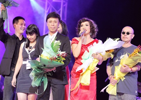 Mỹ Linh biến ảo trong liveshow tại TPHCM - 10 Mỹ Linh biến ảo trong liveshow tại TPHCM
