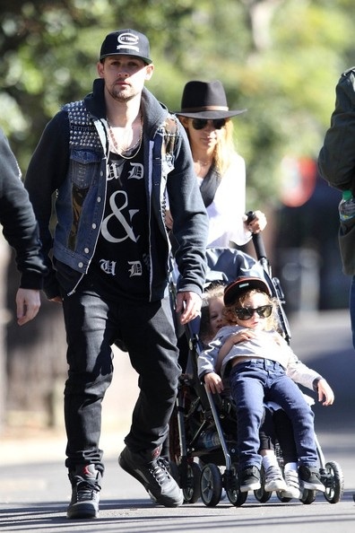 Vòng quanh thế giới giải trí ngày 16/5