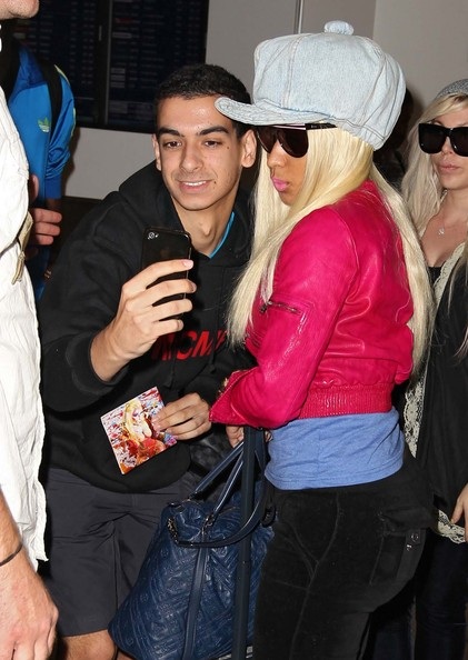 Vòng quanh thế giới giải trí ngày 16/5