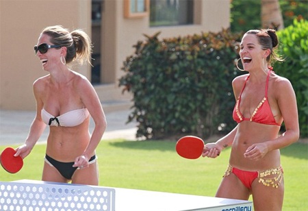 “Vòng một” phẳng, cựu Hoa hậu Anh vẫn tự tin trước ống kính máy ảnh - 3 “Vòng một” phẳng, cựu Hoa hậu Anh vẫn tự tin trước ống kính máy ảnh