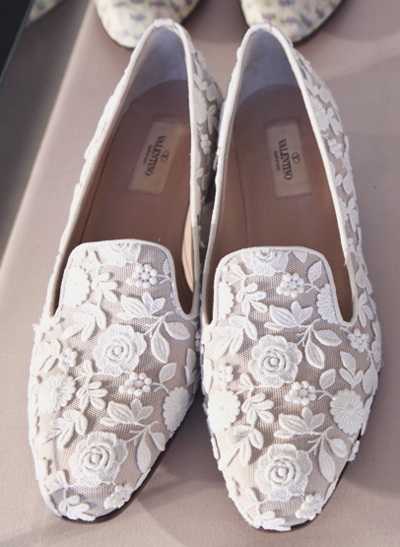 Tinh xảo họa tiết ren