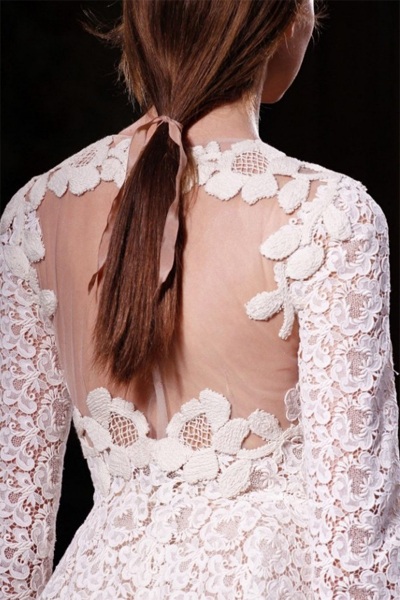 Tinh xảo họa tiết ren