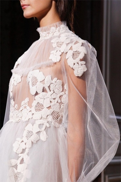 Tinh xảo họa tiết ren