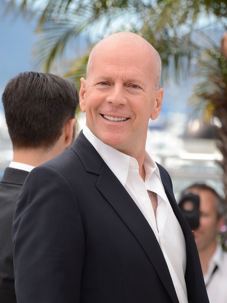 Bruce Willis trẻ hơn tuổi khi xuất hiện tại LHP Cannes