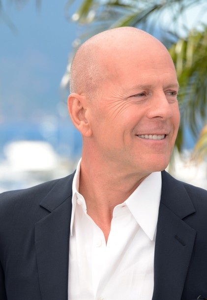 Bruce Willis trẻ hơn tuổi khi xuất hiện tại LHP Cannes