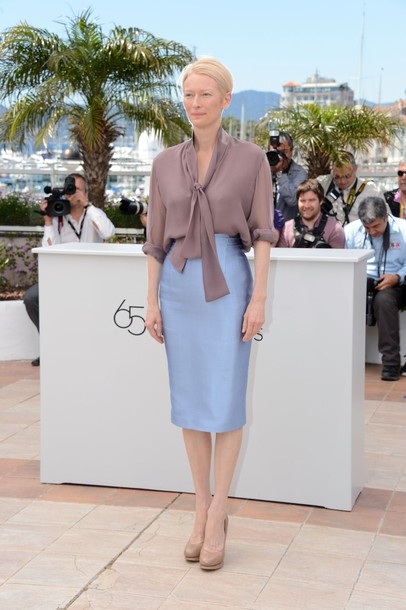 Bruce Willis trẻ hơn tuổi khi xuất hiện tại LHP Cannes