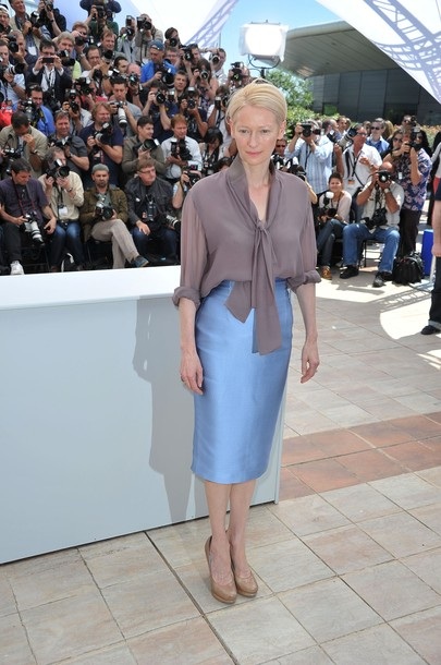 Bruce Willis trẻ hơn tuổi khi xuất hiện tại LHP Cannes