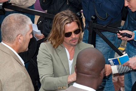 Vòng quanh thế giới giải trí ngày 22/5