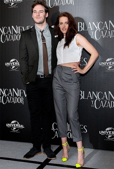 Cận cảnh vẻ trong sáng của người đẹp phim Chạng vạng