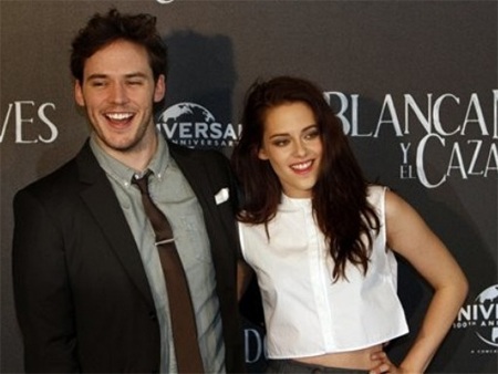 Cận cảnh vẻ trong sáng của người đẹp phim Chạng vạng