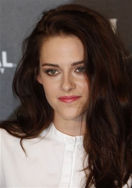 Cận cảnh vẻ trong sáng của người đẹp phim Chạng vạng