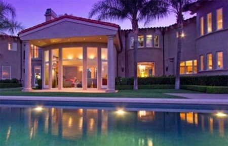 Ngắm dinh thự lung linh của “Vua bọ cạp”