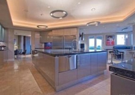 Ngắm dinh thự lung linh của “Vua bọ cạp”