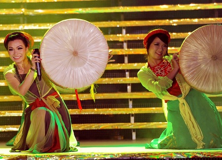 Phương Thanh đằm thắm với áo tứ thân - 1 Phương Thanh đằm thắm với áo tứ thân