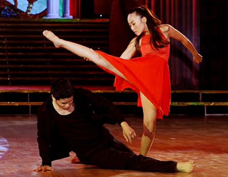 Anh Thư tiếp tục tận dụng lợi thế hình thể