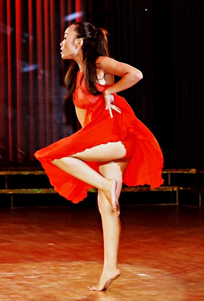 Anh Thư tiếp tục tận dụng lợi thế hình thể