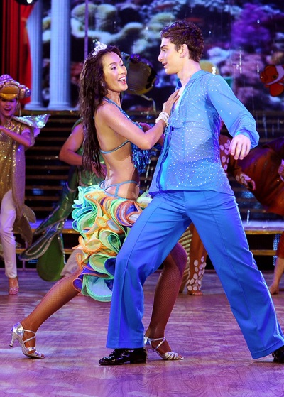 Anh Thư tiếp tục tận dụng lợi thế hình thể