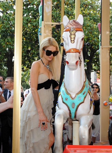 Paris Hilton “ưỡn ẹo” tại Cannes - 1 Paris Hilton “ưỡn ẹo” tại Cannes