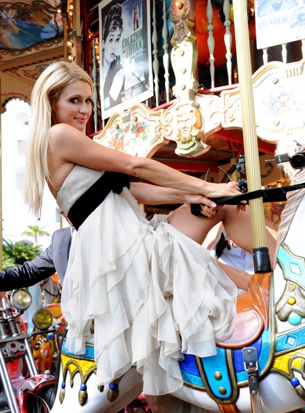 Paris Hilton “ưỡn ẹo” tại Cannes - 4 Paris Hilton “ưỡn ẹo” tại Cannes