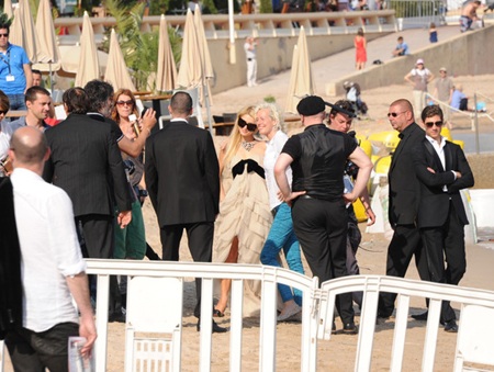Paris Hilton “ưỡn ẹo” tại Cannes - 7 Paris Hilton “ưỡn ẹo” tại Cannes
