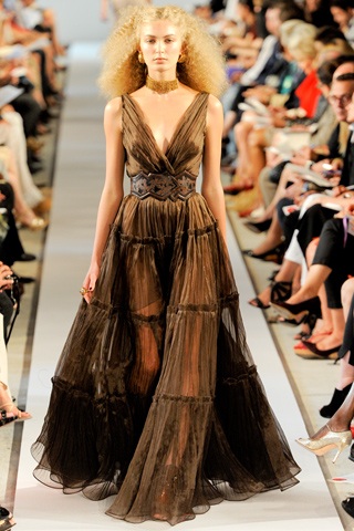 BST nổi bật và rực rỡ của Oscar de la Renta