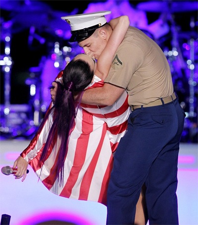 Vòng quanh thế giới giải trí ngày 26/5 - 1 Vòng quanh thế giới giải trí ngày 26/5