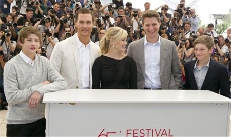 Reese Witherspoon “bế bụng” dự LHP Cannes - 3 Reese Witherspoon “bế bụng” dự LHP Cannes