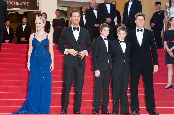 Bà bầu Reese Witherspoon duyên dáng trên thảm đỏ