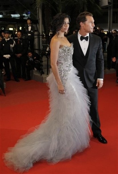 Bà bầu Reese Witherspoon duyên dáng trên thảm đỏ