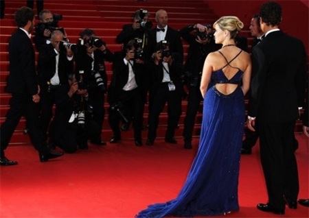 Bà bầu Reese Witherspoon duyên dáng trên thảm đỏ
