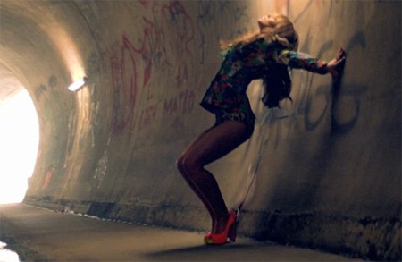 Cheryl Cole khoe thân hình cực hot trong MV mới - 7 Cheryl Cole khoe thân hình cực hot trong MV mới