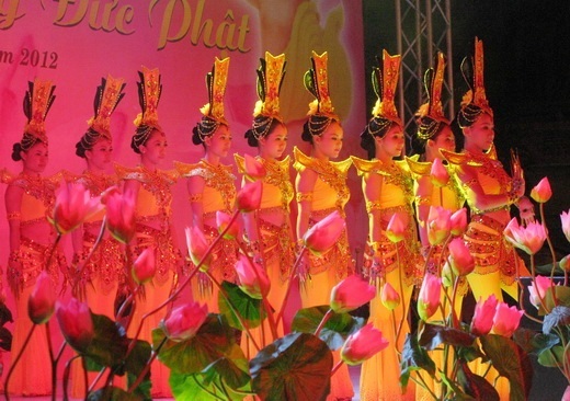 Nhiều hoạt động văn hóa văn nghệ cúng dường Phật đản - 5 Nhiều hoạt động văn hóa văn nghệ cúng dường Phật đản